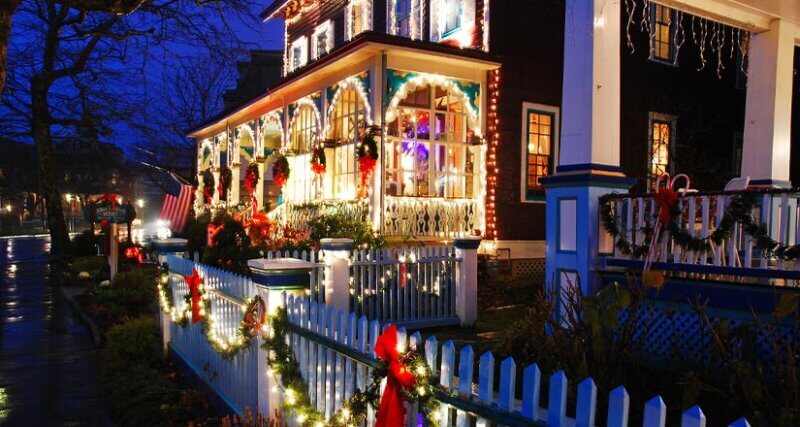 A house with Christmas Lights